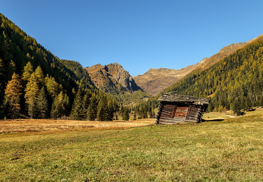 Verwitterte Almhütte im Kristeinertal